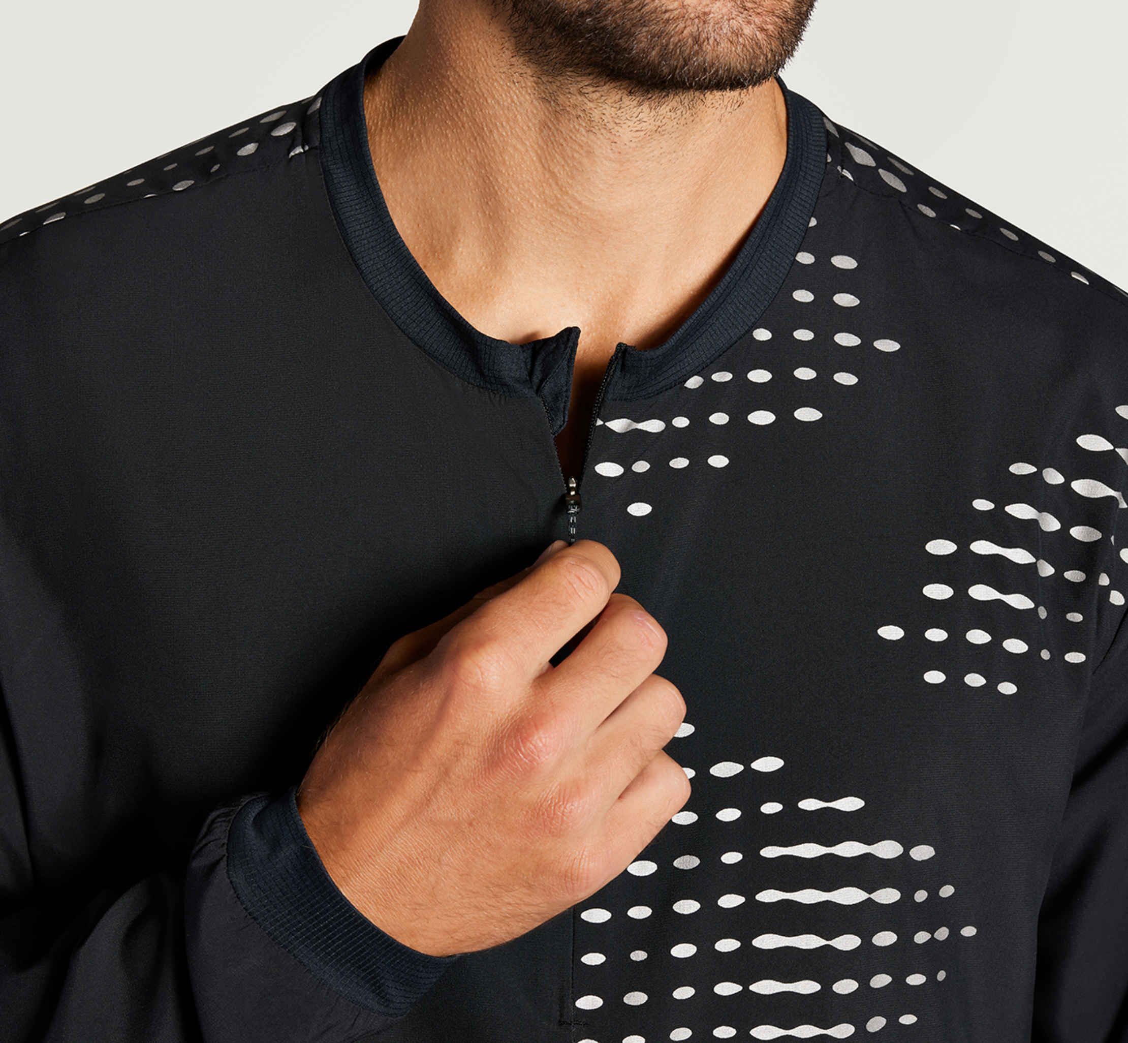 商品画像：HOKA ONE ONE® 1/2 Zip Wind Shell for Men | HOKA ONE ONE® 1